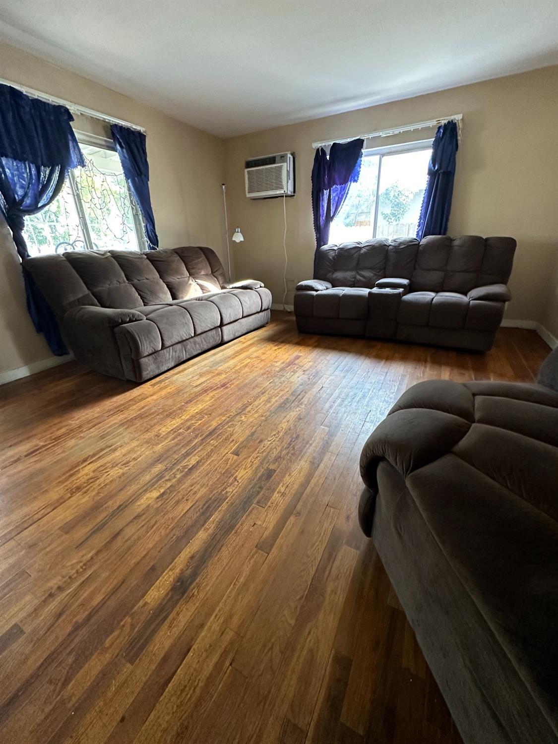 915 West Fountain Way Fresno, CA 93705 - Photo 5 of 20 a living room with furniture and a flat screen tv