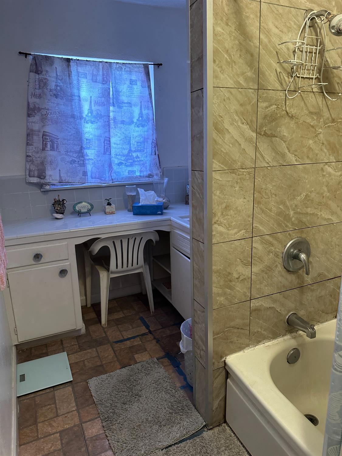 915 West Fountain Way Fresno, CA 93705 - Photo 7 of 20 a bathroom with a sink and a tub