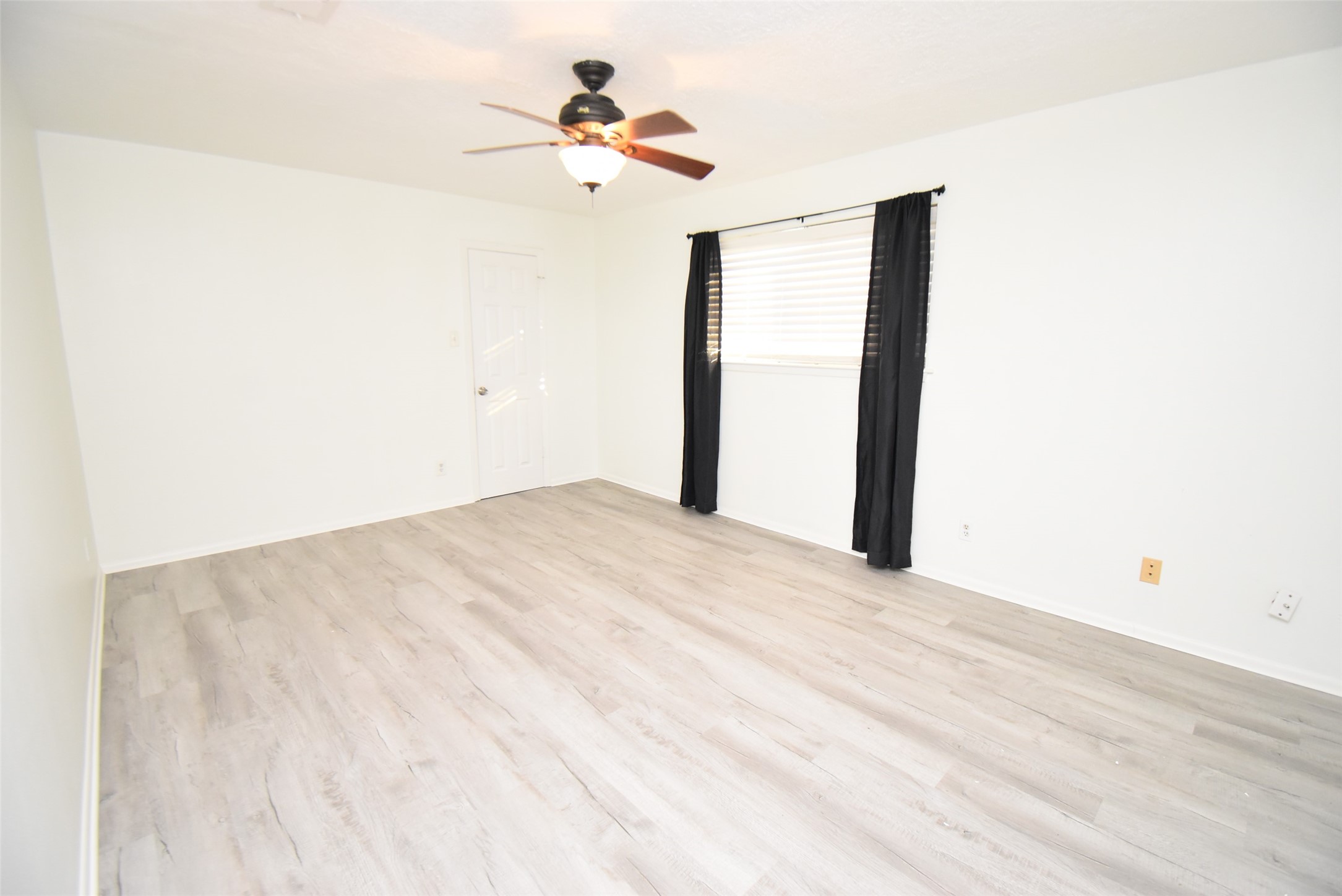 82 Harbor Lane Kemah, TX 77565 - Photo 13 of 33 a view of a room with a hanging light