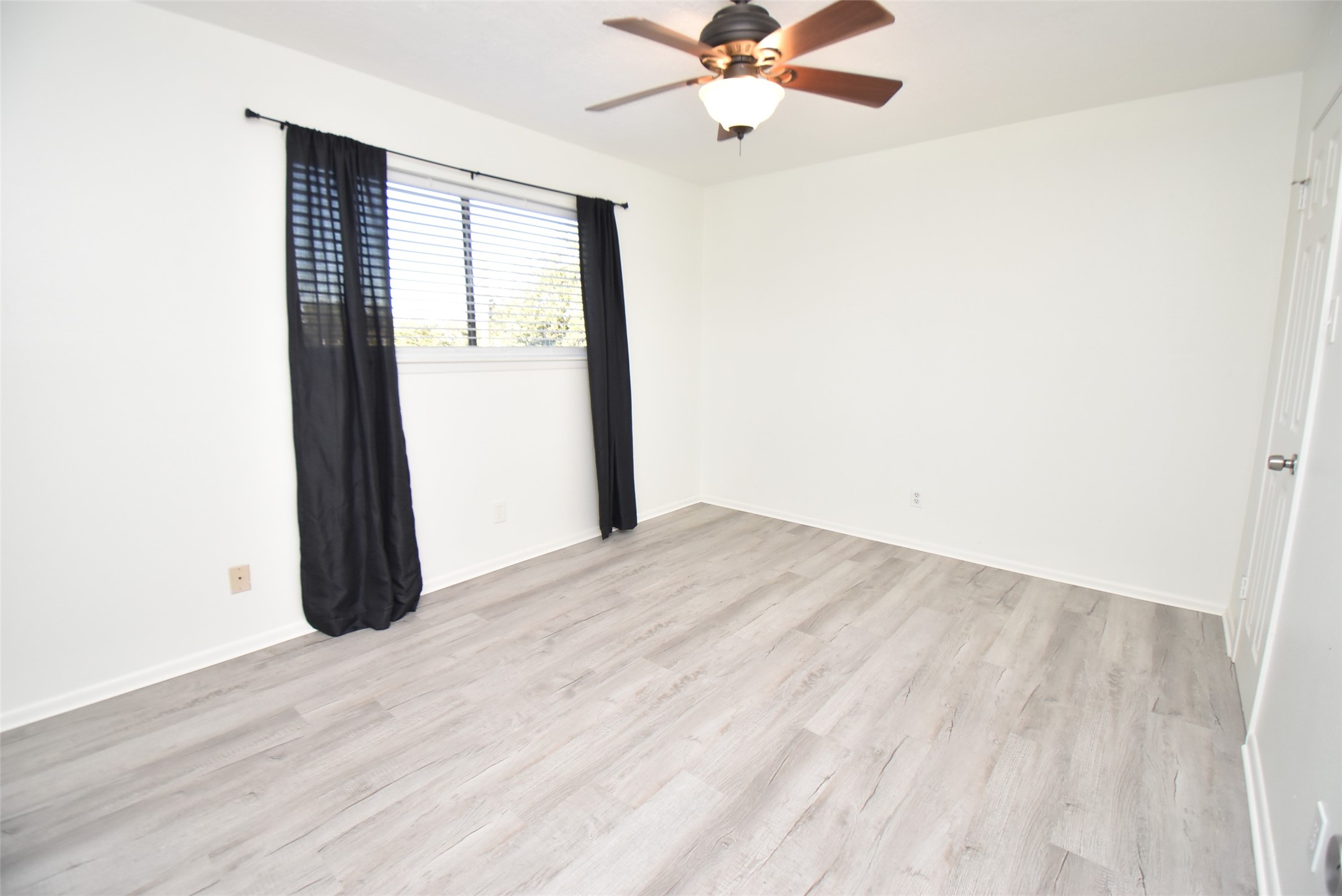 82 Harbor Lane Kemah, TX 77565 - Photo 15 of 33 a view of a room with wooden floor and fan