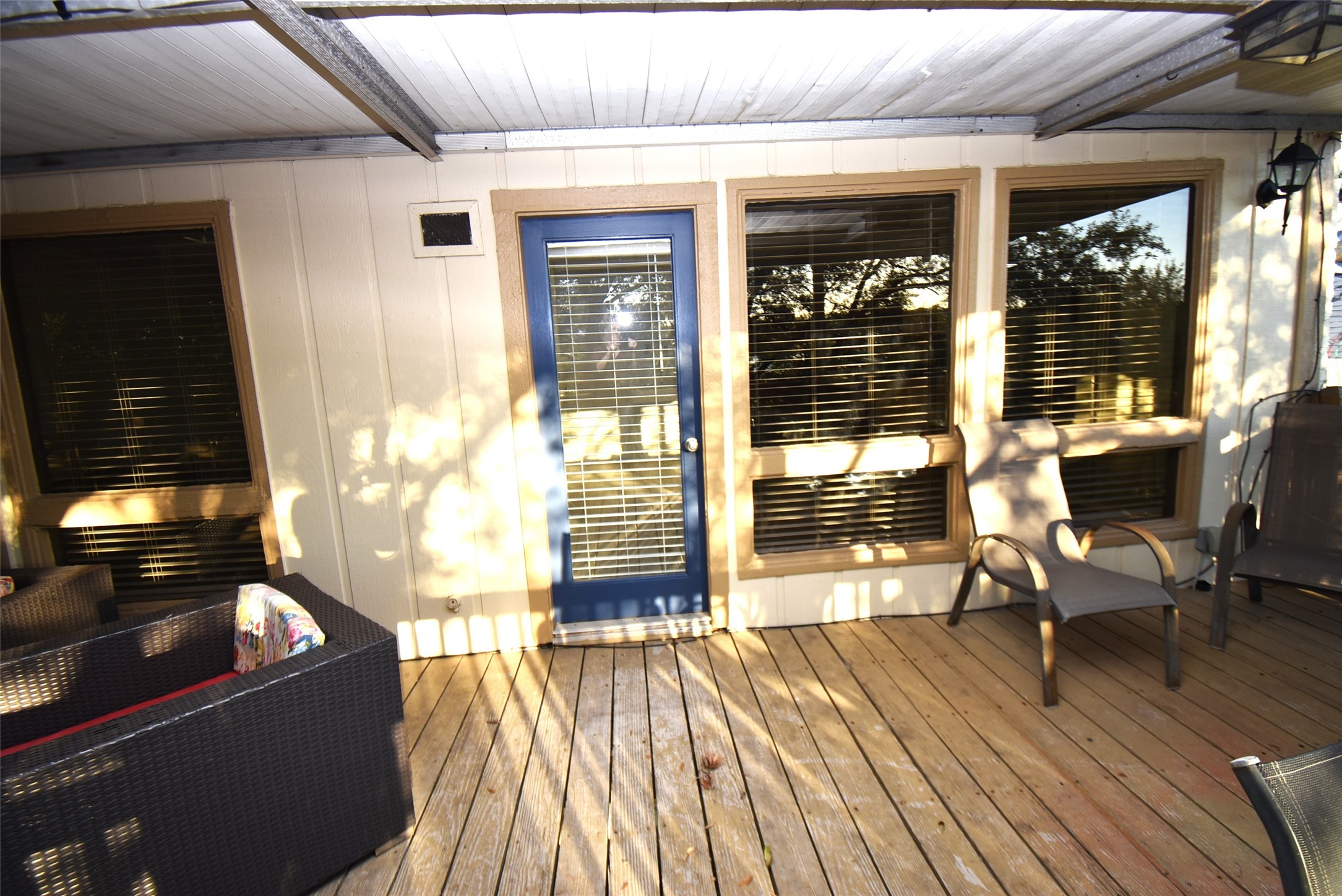 82 Harbor Lane Kemah, TX 77565 - Photo 16 of 33 a living room with a couch and wooden floor
