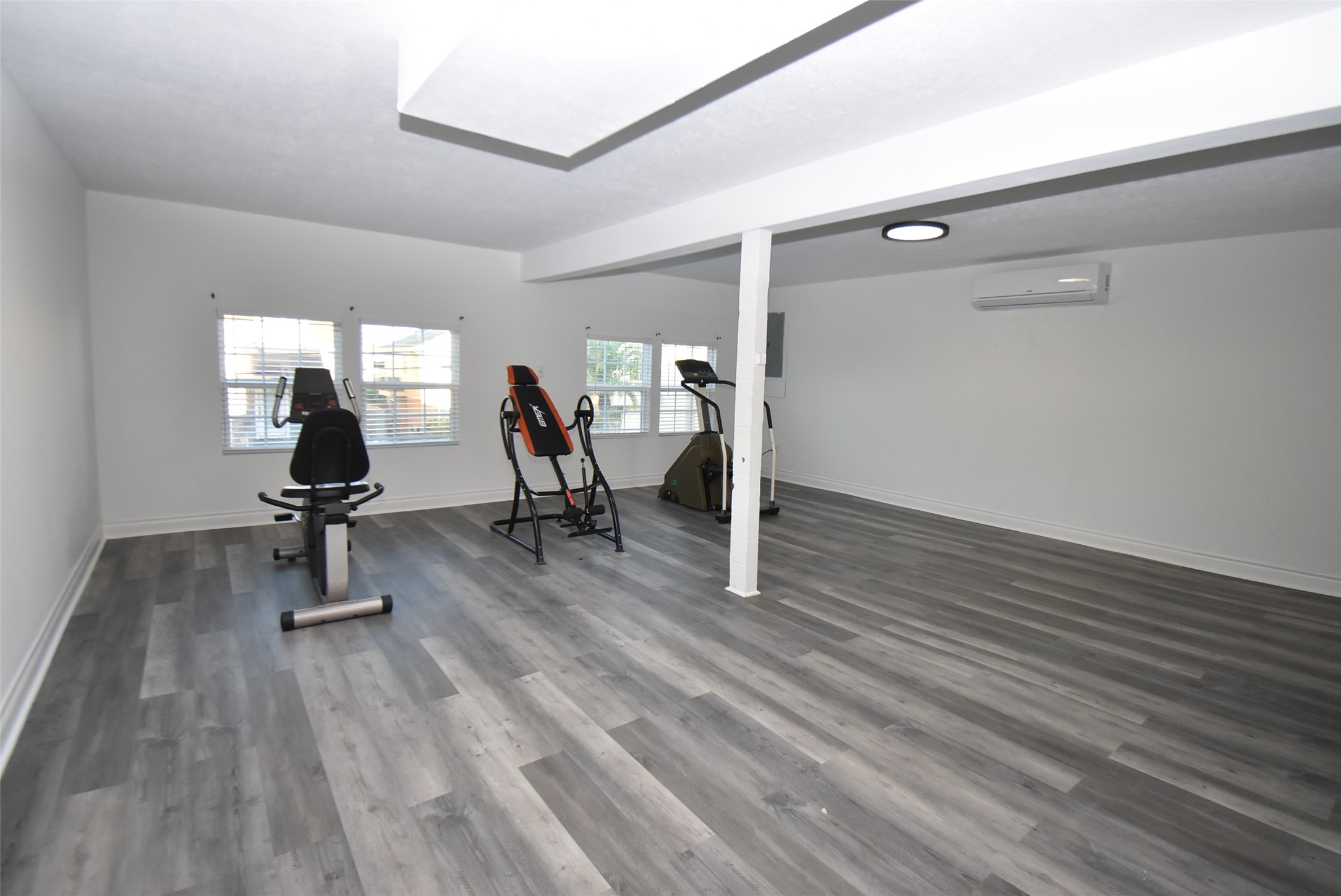 82 Harbor Lane Kemah, TX 77565 - Photo 25 of 33 a view of a room with gym equipment