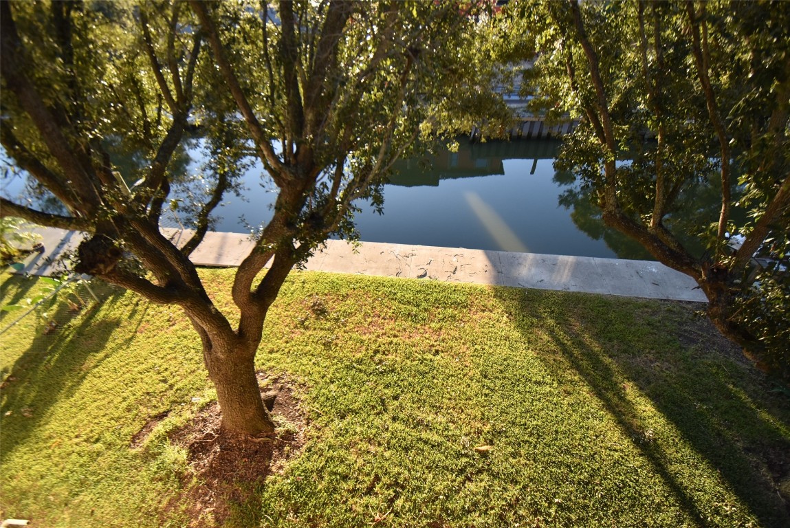 82 Harbor Lane Kemah, TX 77565 - Photo 33 of 33 a view of yard from a house