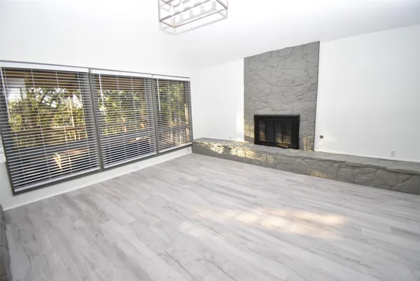 $3,000 | 82 Harbor Lane, Kemah, TX 77565