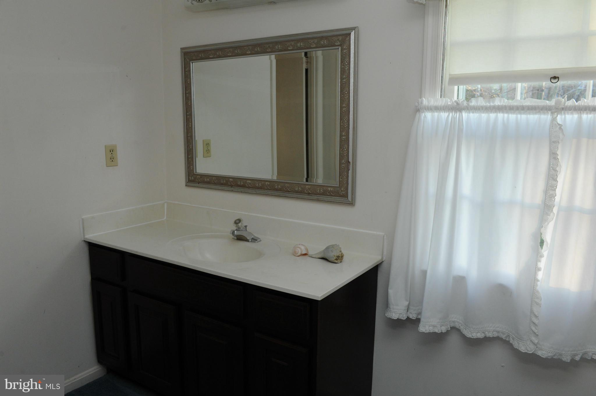 7801 Foxhound Road McLean, VA 22102 - Photo 11 of 30 Bath (Master)
