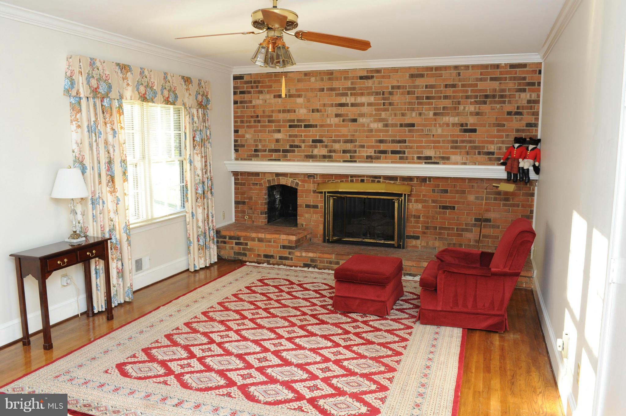 7801 Foxhound Road McLean, VA 22102 - Photo 4 of 30 Family Room