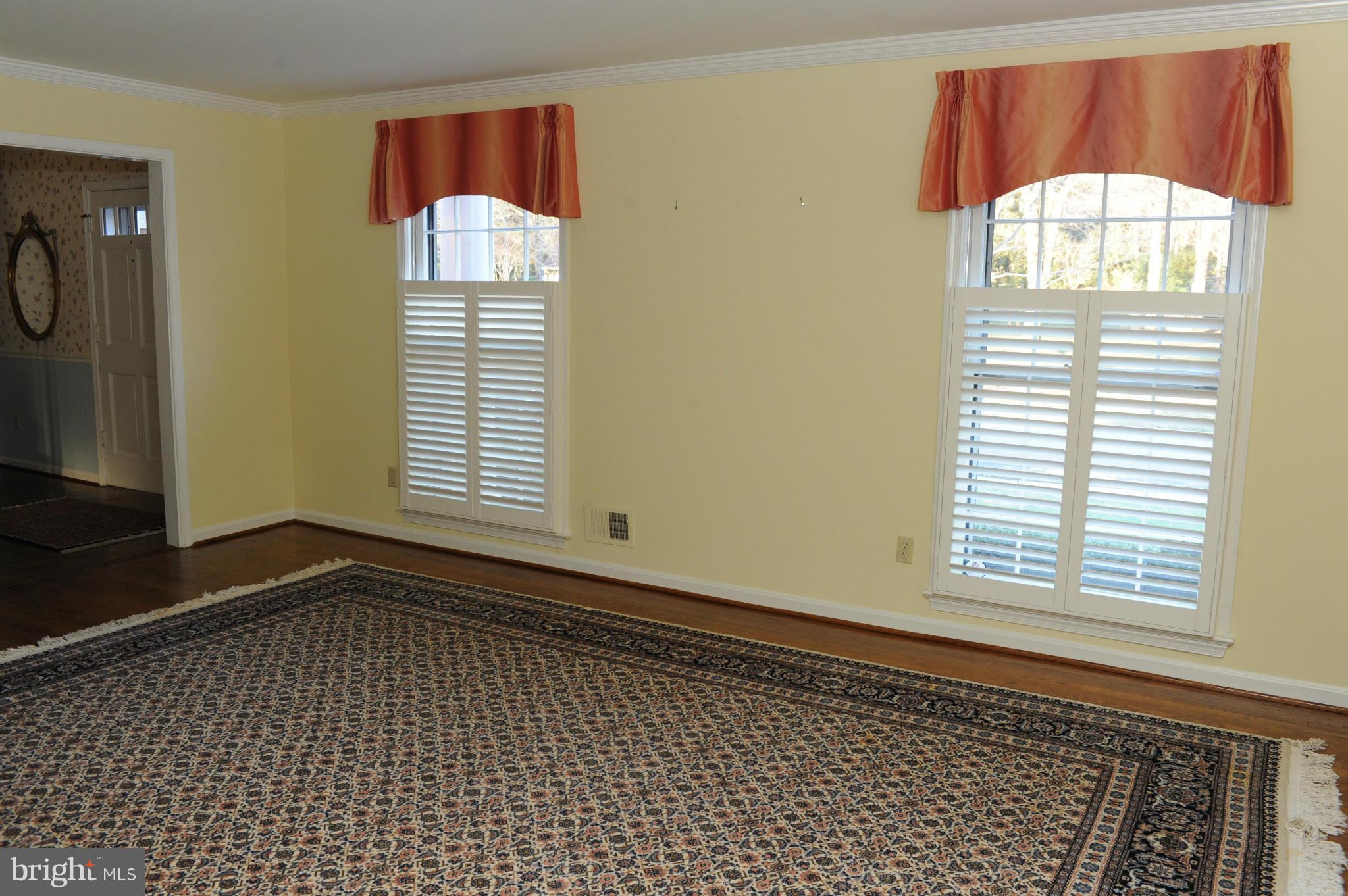 7801 Foxhound Road McLean, VA 22102 - Photo 6 of 30 Living Room