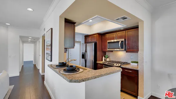 $675,000 | 13920 Moorpark Street, Unit 106, Sherman Oaks, CA 91423