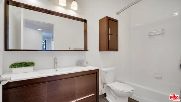 $675,000 | 13920 Moorpark Street, Unit 106, Sherman Oaks, CA 91423