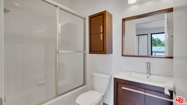 $675,000 | 13920 Moorpark Street, Unit 106, Sherman Oaks, CA 91423