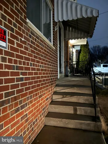 a view of entryway with a rug
