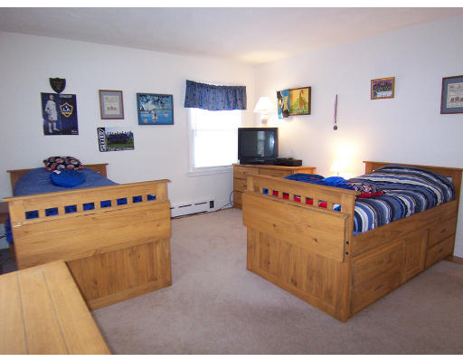 864 Amostown Road West Springfield, MA 01089 - Photo 12 of 24