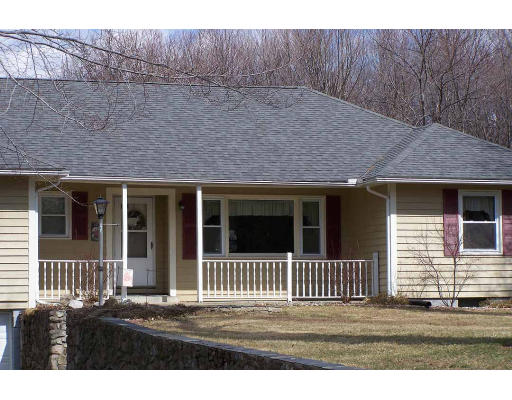864 Amostown Road West Springfield, MA 01089 - Photo 3 of 24