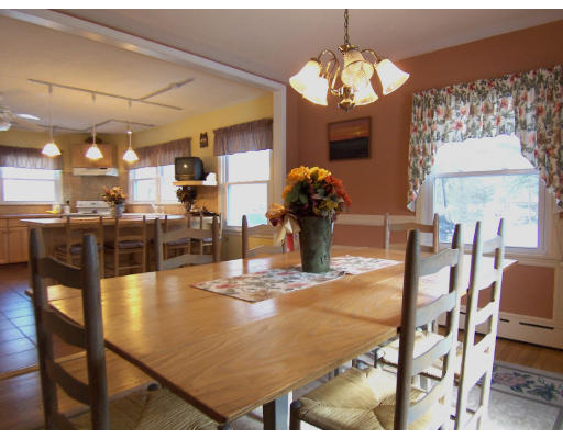 864 Amostown Road West Springfield, MA 01089 - Photo 5 of 24