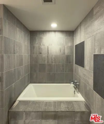 $1,150,000 | 3785 Wilshire Boulevard, Unit 1905, Los Angeles, CA 90010