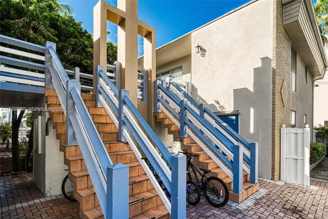 a view of an outdoor space