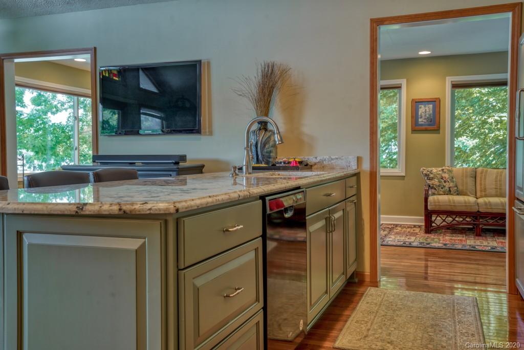 482 Cut Away Road Lake Lure, NC 28746 - Photo 10 of 48 Gallery Image 10