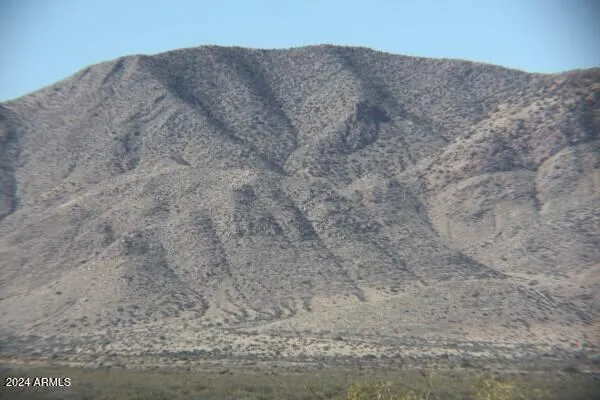 a view of a dry field