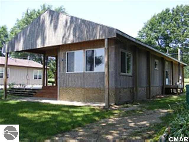5817 East Pakes Road Crystal, MI 48818 - Photo 10 of 23 1768792-9.JPG