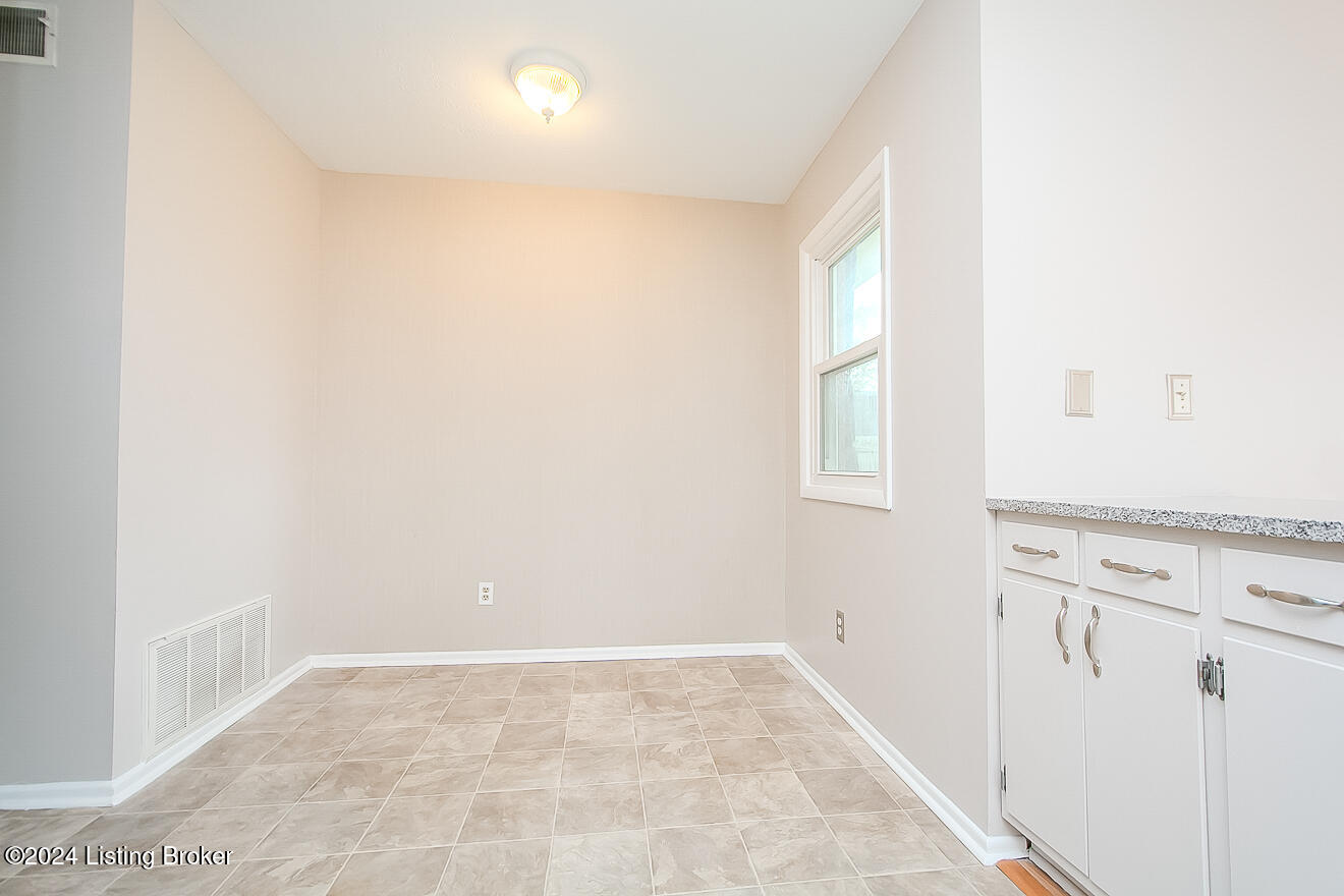 6813 Barbrook Road Louisville, KY 40258 - Photo 9 of 30 Dining Area