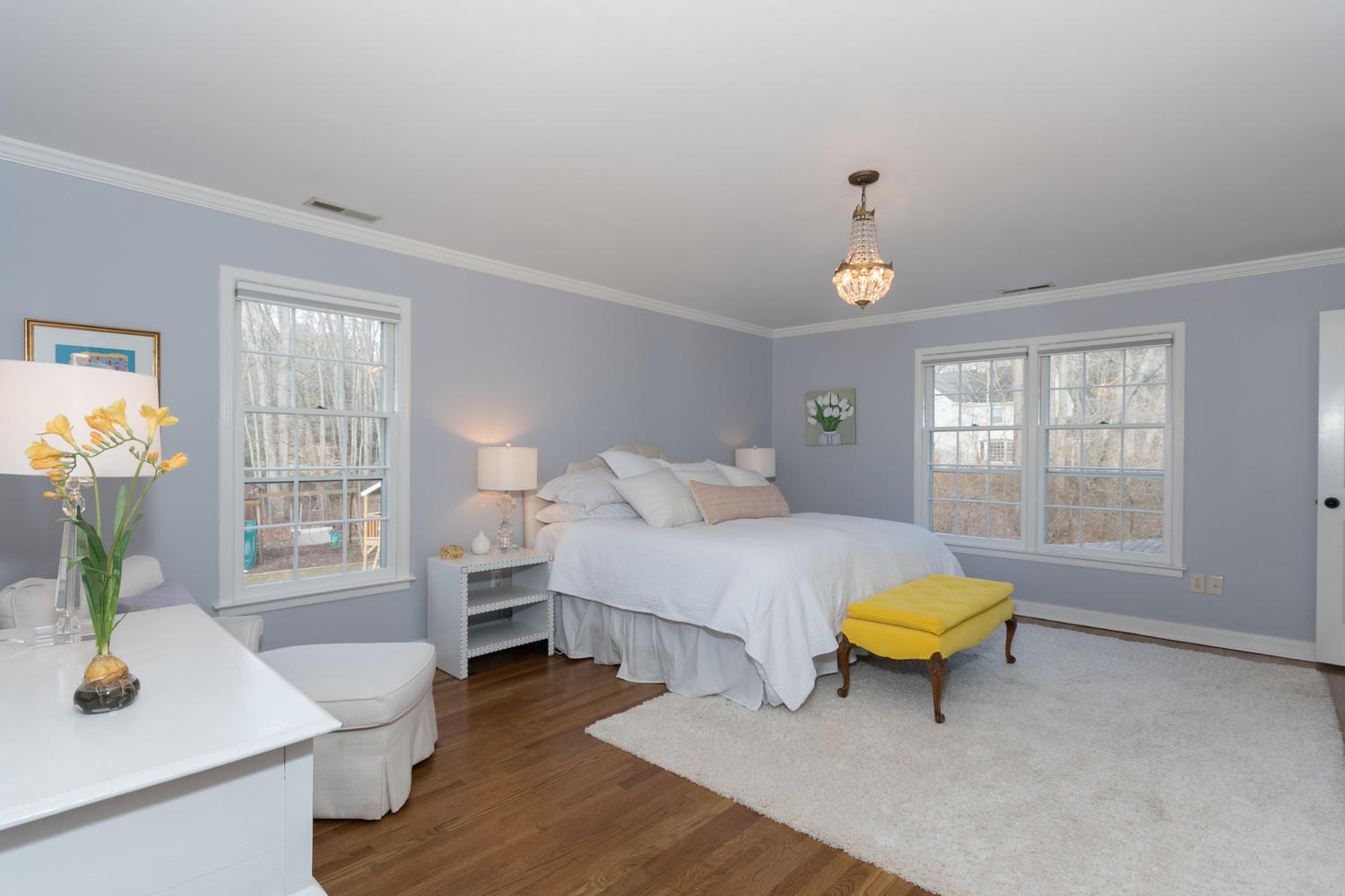 7 Hunt Road Darien, CT 06820 - Photo 20 of 40 a living room with a bed furniture and a window