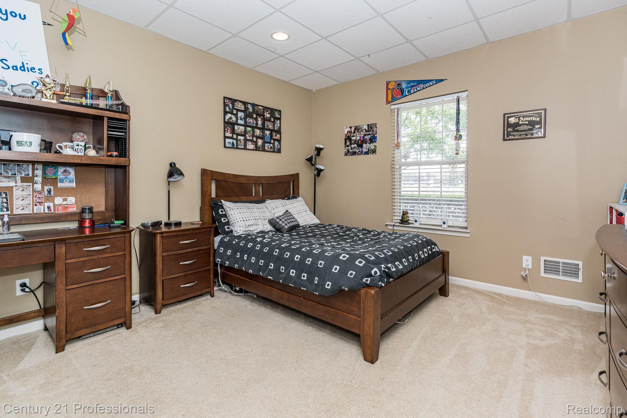 663 West Bluff Court Rochester, MI 48307 - Photo 25 of 38 663 W Bluff MLS-W038.jpg
