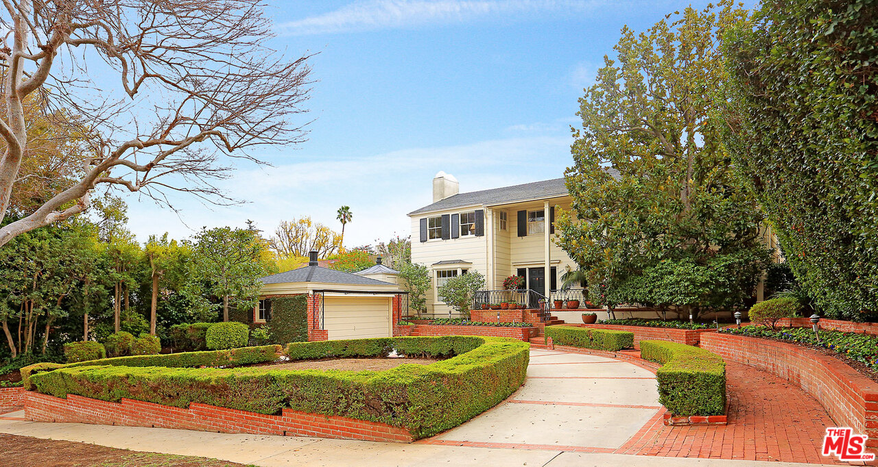 10450 Charing Cross Road Los Angeles, CA 90024 - Photo 1 of 33