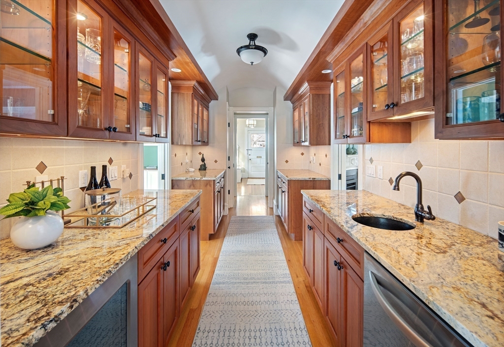 26 Sewall Street Newton, MA 02465 - Photo 7 of 26