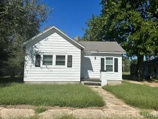 $99,400 | 406 West Gladys Street, Sikeston, MO 63801