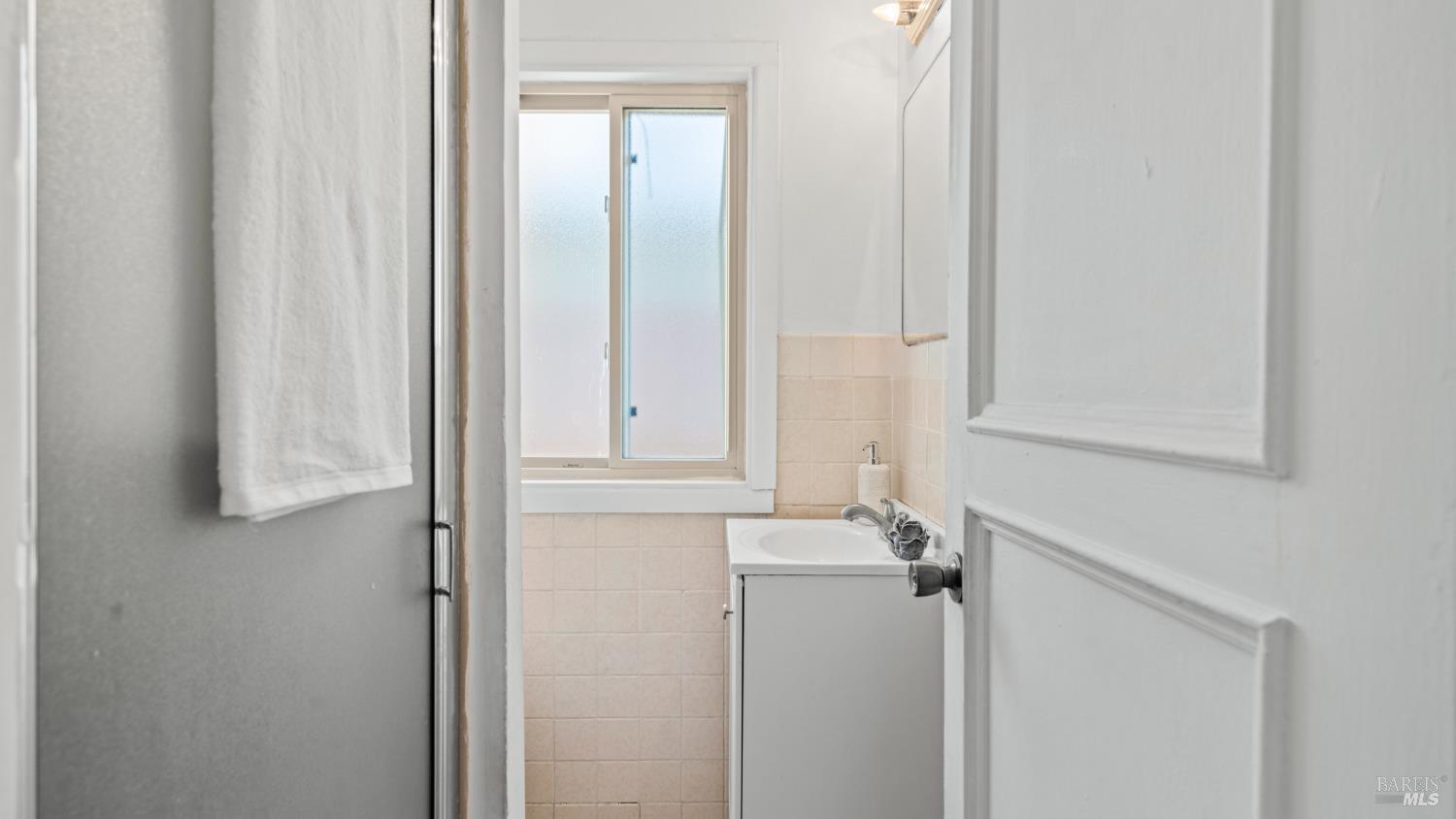 79 Billou Street San Rafael, CA 94901 - Photo 42 of 47 Full bathroom in ADU