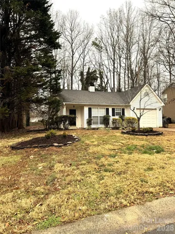 a house that has yard in front of it