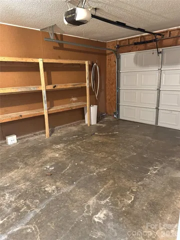 a view of empty room with a ceiling fan
