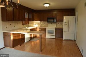 2243 North Colebrook Road Manheim, PA 17545 - Photo 4 of 23
