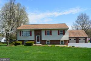 2243 North Colebrook Road Manheim, PA 17545 - Photo 6 of 23