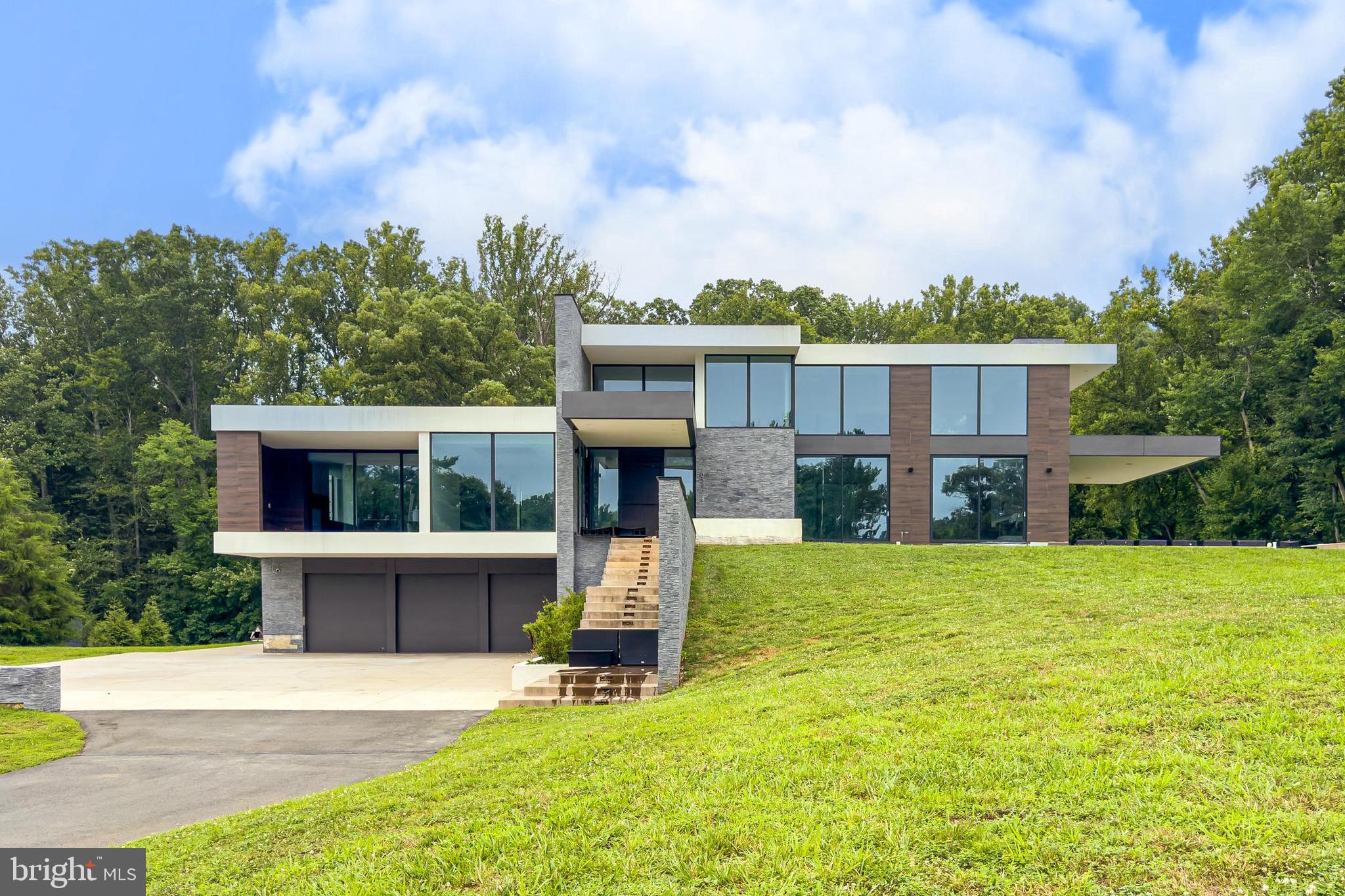 10590 Beach Mill Road Great Falls, VA 22066 - Photo 4 of 41