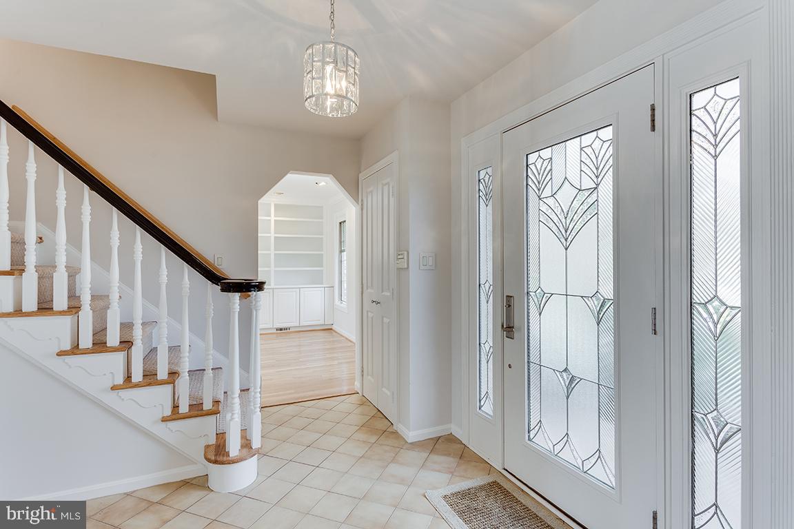 8228 Lakenheath Way Potomac, MD 20854 - Photo 3 of 41 a view of entryway