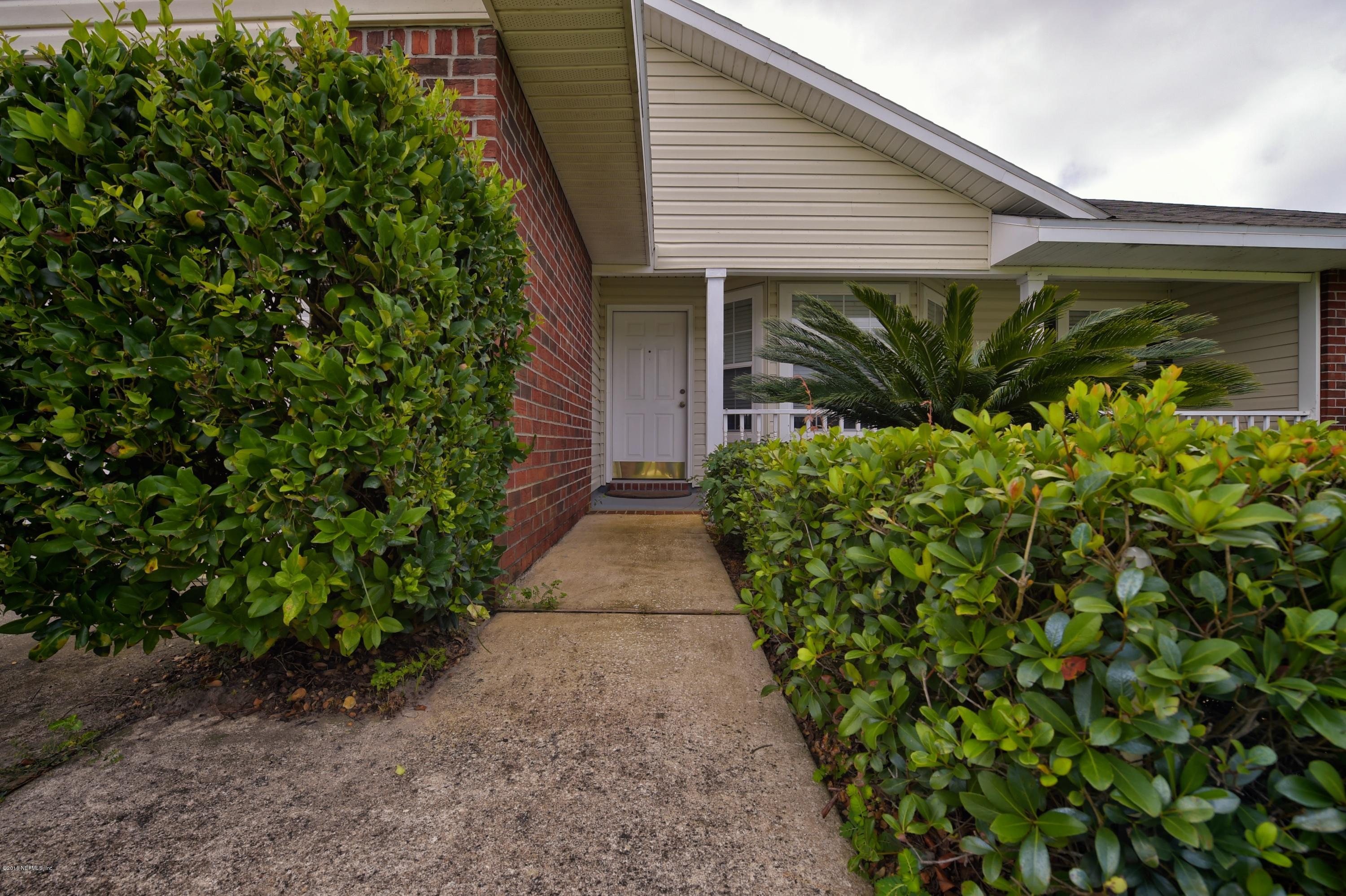 10370 Clayton Mill Road Jacksonville, FL 32221 - Photo 2 of 24 a front view of a house with garden