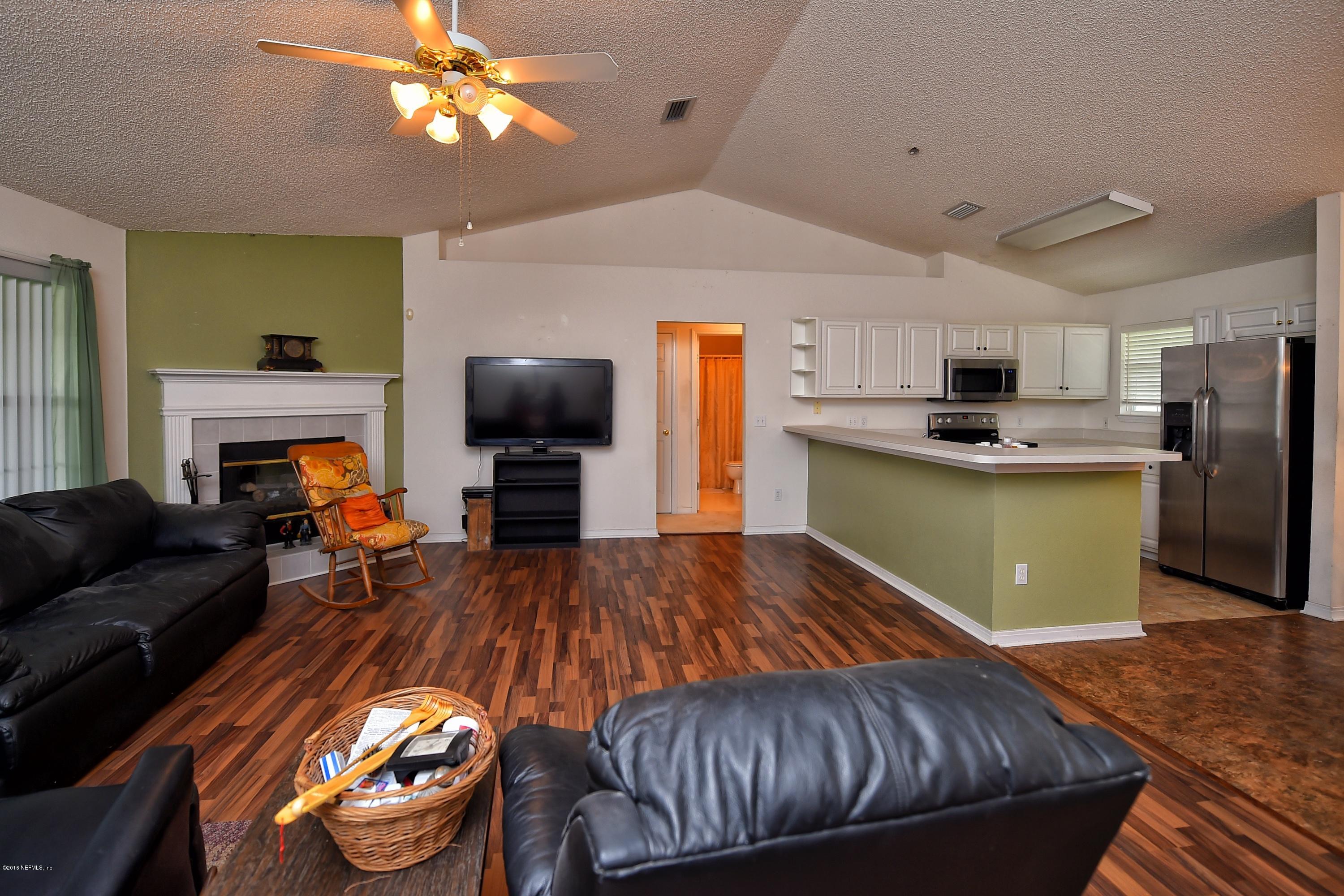 10370 Clayton Mill Road Jacksonville, FL 32221 - Photo 7 of 24 a living room with furniture and a flat screen tv