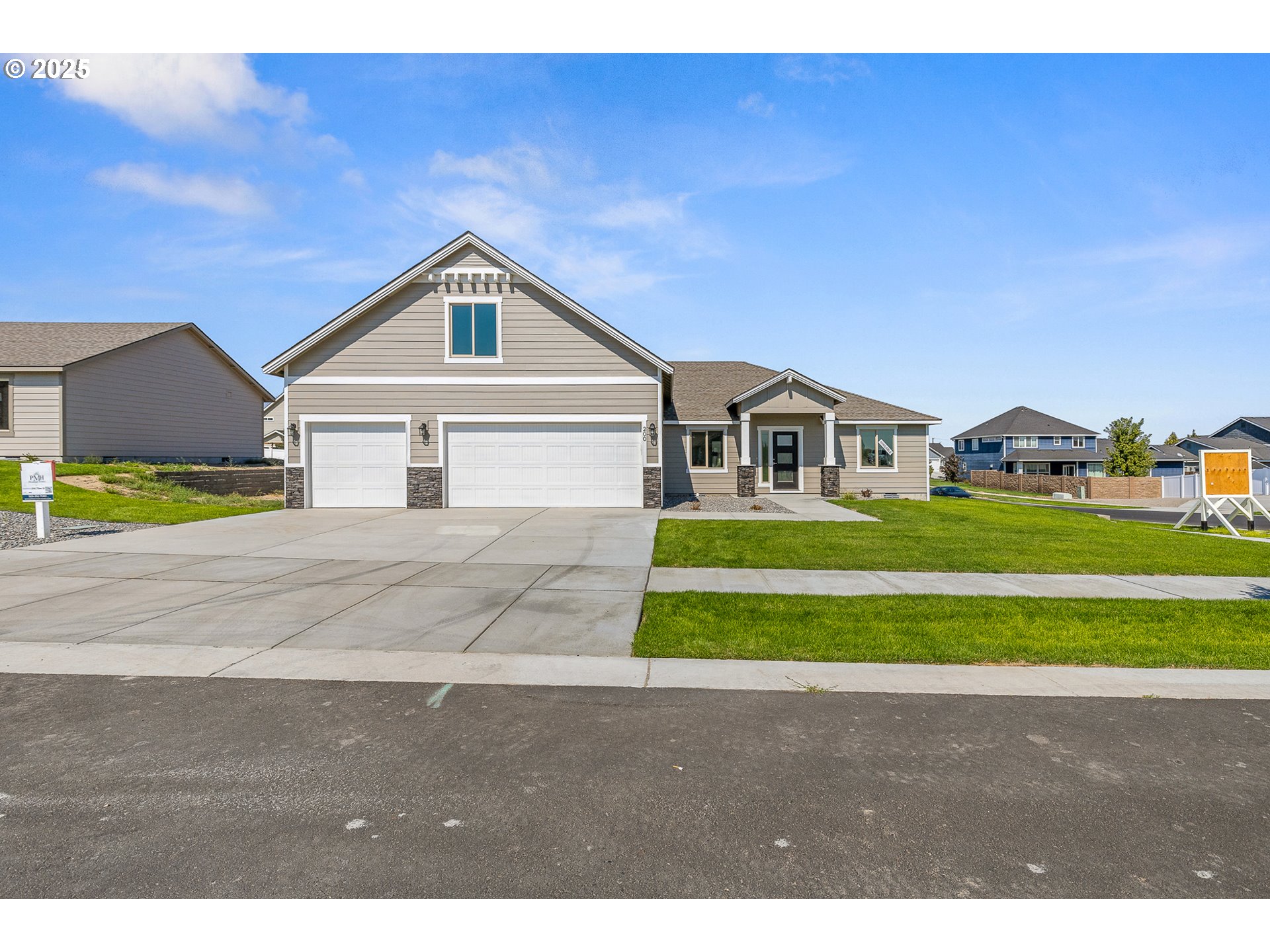200 Tiber Street Boardman, OR 97818 - Photo 1 of 34 a front view of a house with a yard and garage