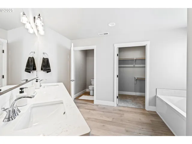 a en suite bathroom with a sink and a mirror
