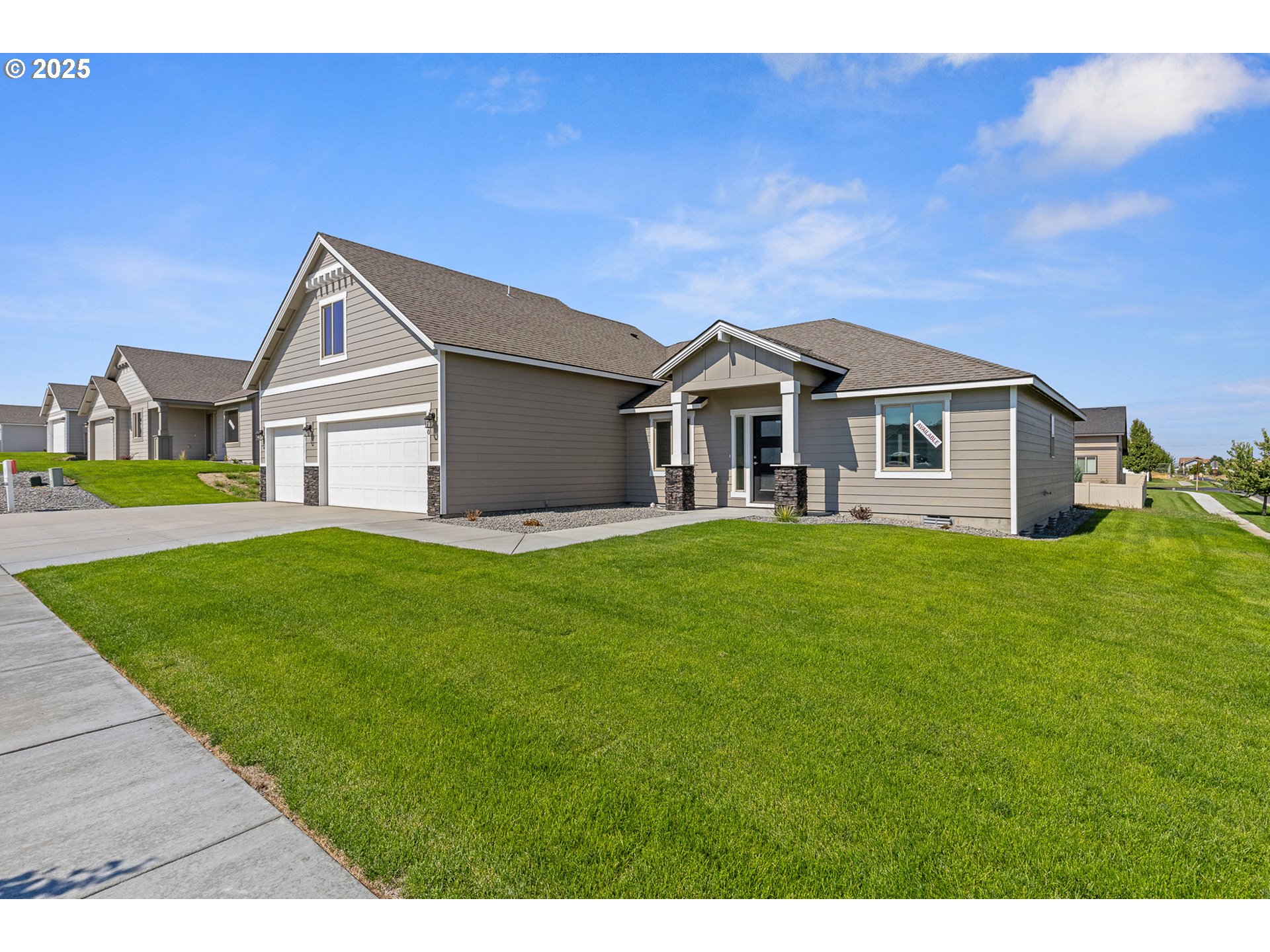 200 Tiber Street Boardman, OR 97818 - Photo 34 of 34 a front view of a house with a garden