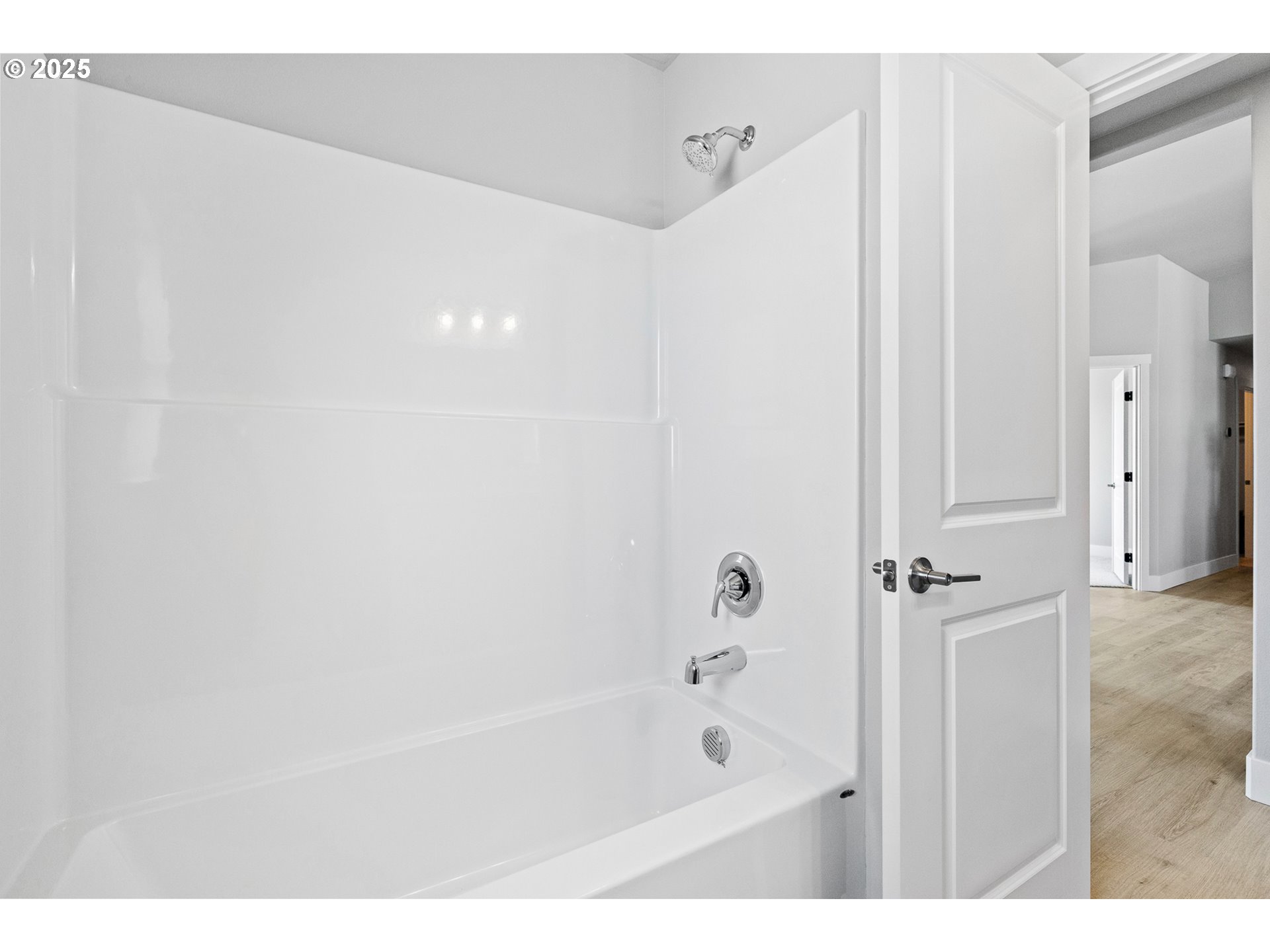 200 Tiber Street Boardman, OR 97818 - Photo 6 of 34 a bathroom with a bathtub and a shower