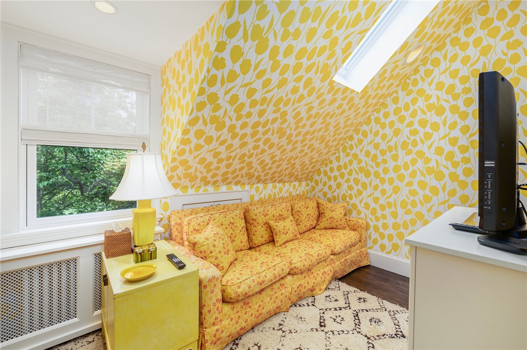 33 Beacon Hill Road Newport, RI 02840 - Photo 15 of 34