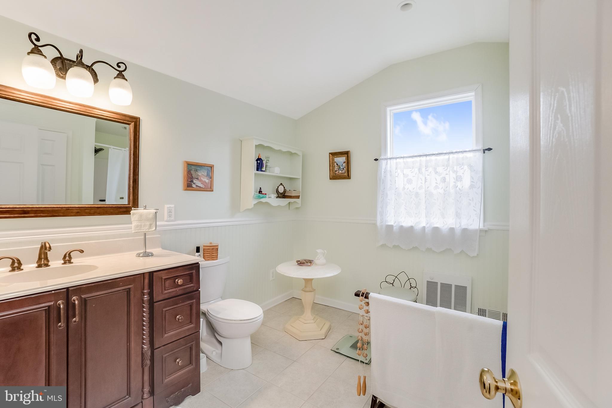10020 South Faulkner Road Faulkner, MD 20632 - Photo 26 of 28 Hall Bath with Tub