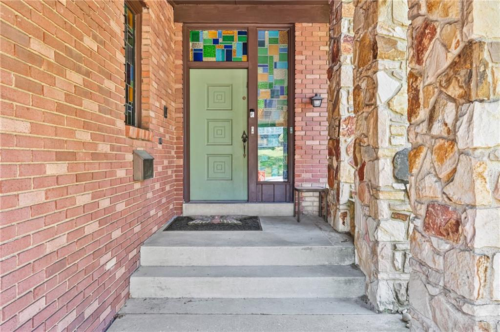 2453 Mt Royal Road Pittsburgh, PA 15217 - Photo 2 of 26 Gallery Image 2