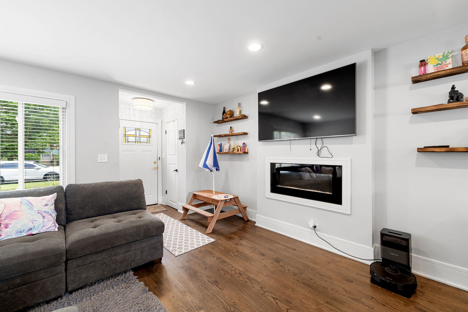 2256 18th Avenue North Riverside, IL 60546 - Photo 8 of 33 a living room with furniture and a flat screen tv