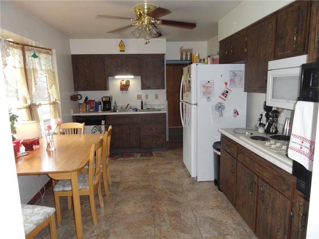 18 Beagle Club Road Washington, PA 15301 - Photo 5 of 25 Efficient, eat-in kitchen