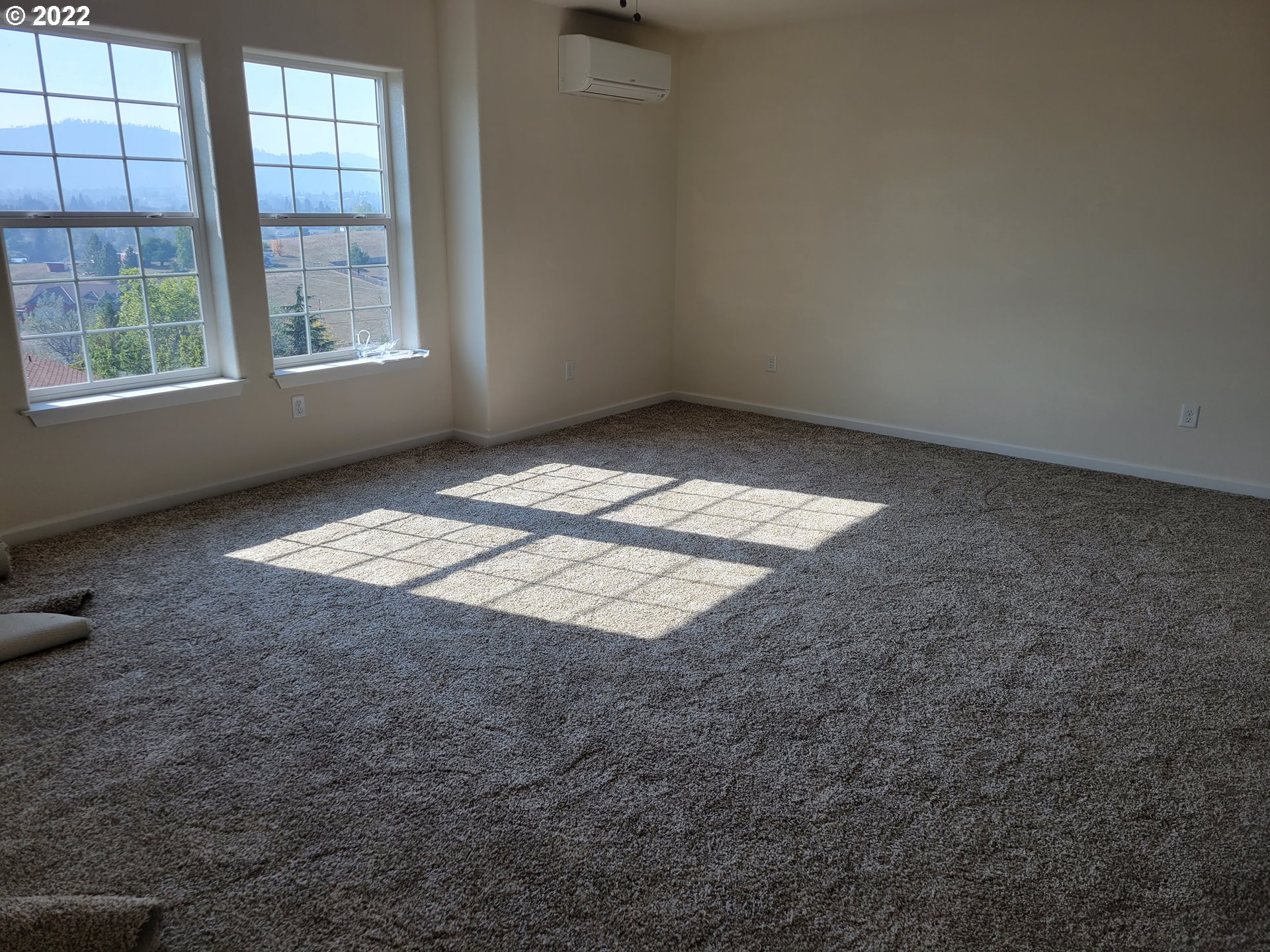 195 Armande Loop Roseburg, OR 97471 - Photo 18 of 28 an empty room with windows