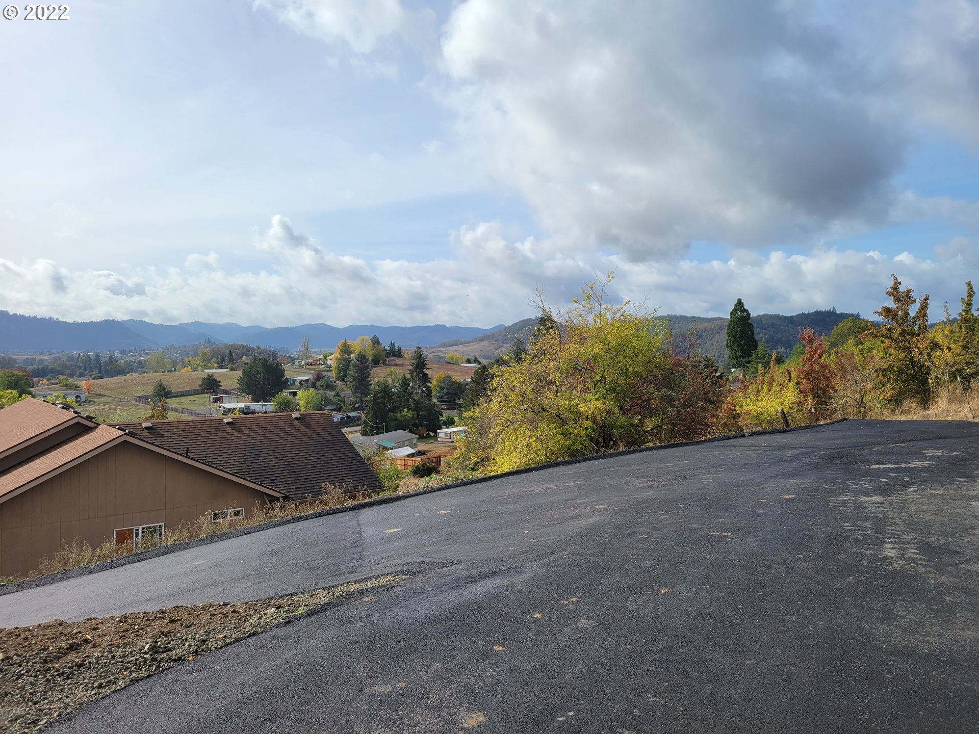 195 Armande Loop Roseburg, OR 97471 - Photo 25 of 28 a view of a city street from a building