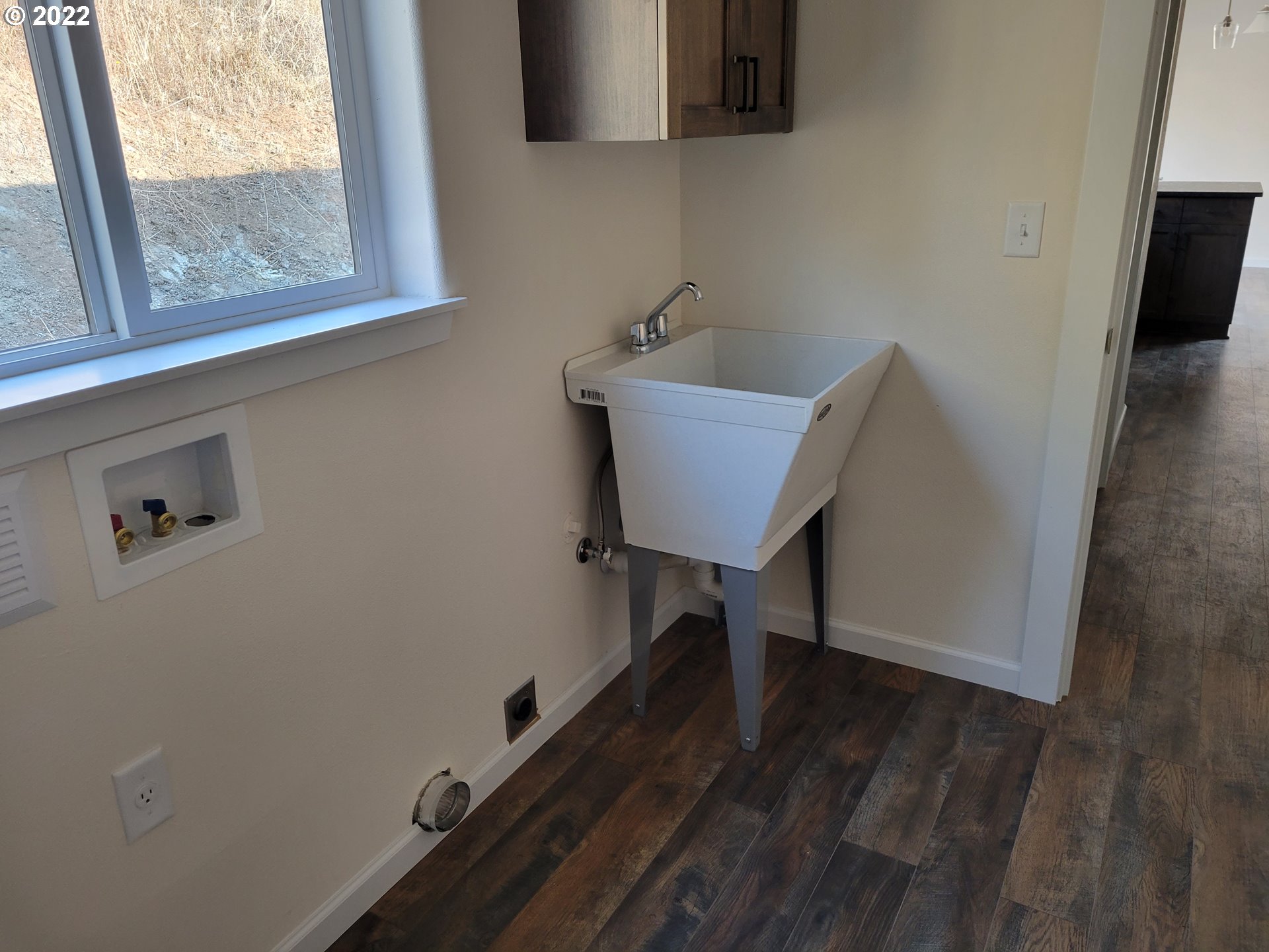 195 Armande Loop Roseburg, OR 97471 - Photo 7 of 28 a room with storage and furniture